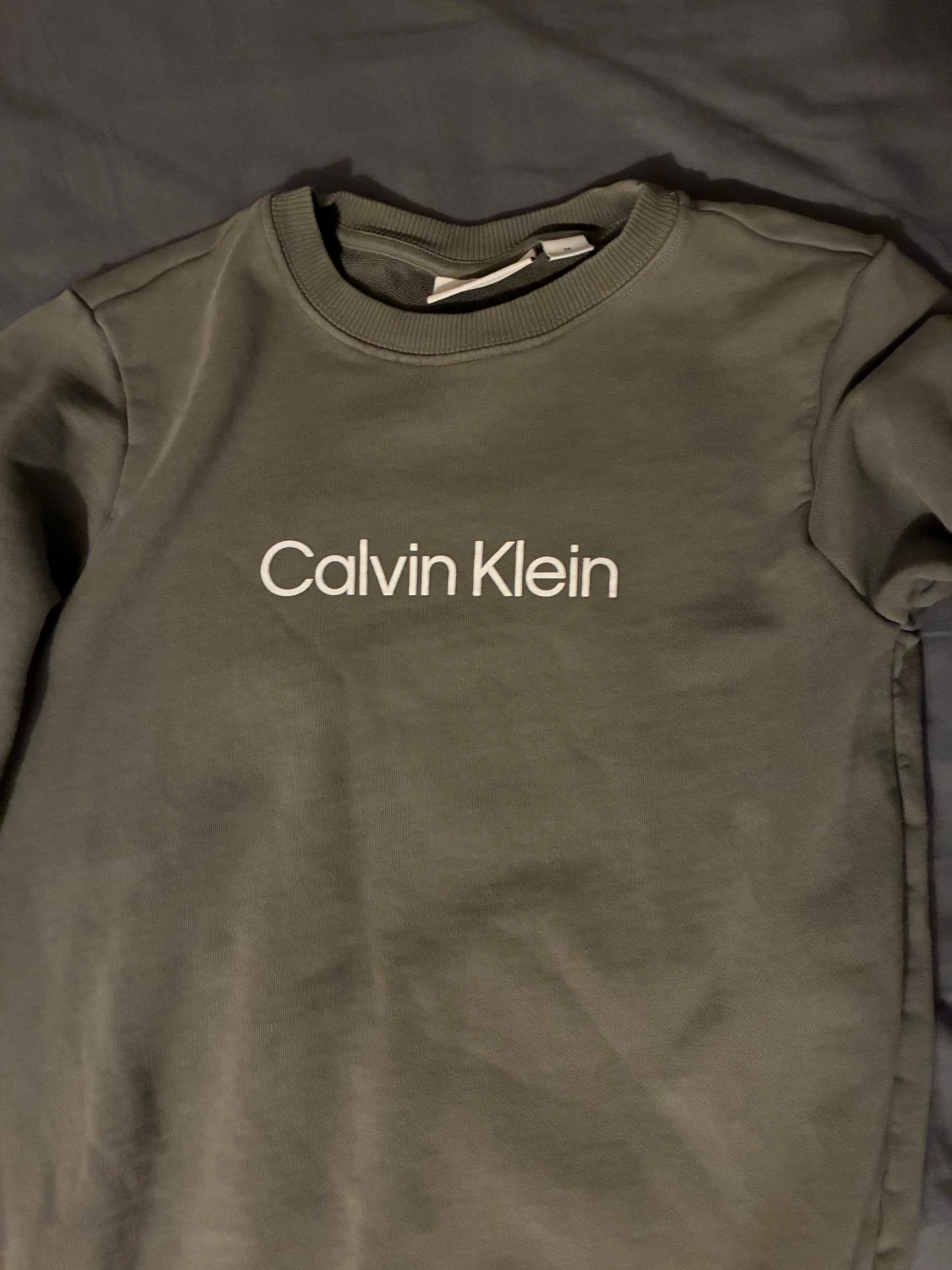 Olivgrön Calvin Klein sweatshirt - 2