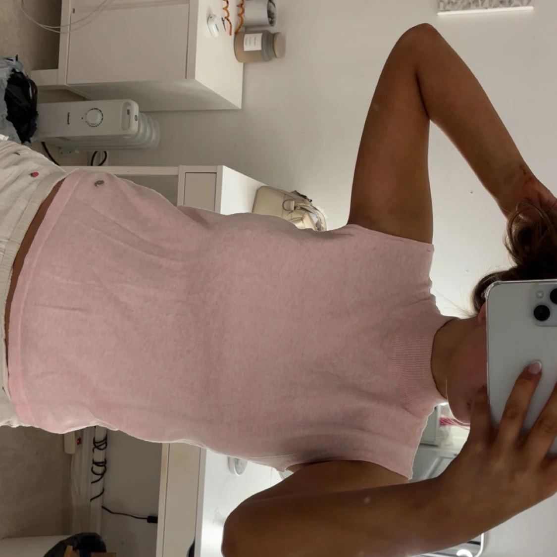 Rosa topp med hög hals