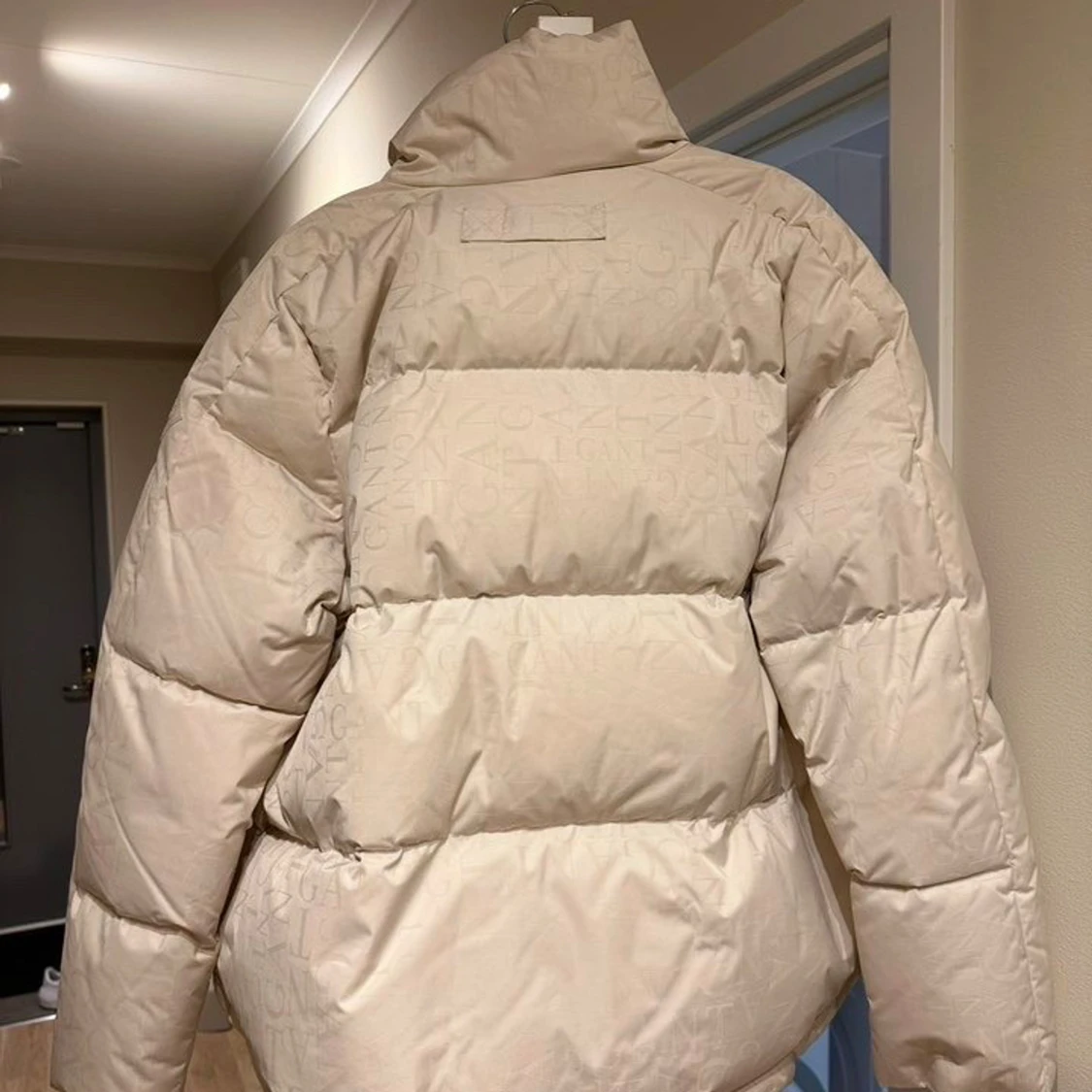 Beige pufferjacka från Gant - 1