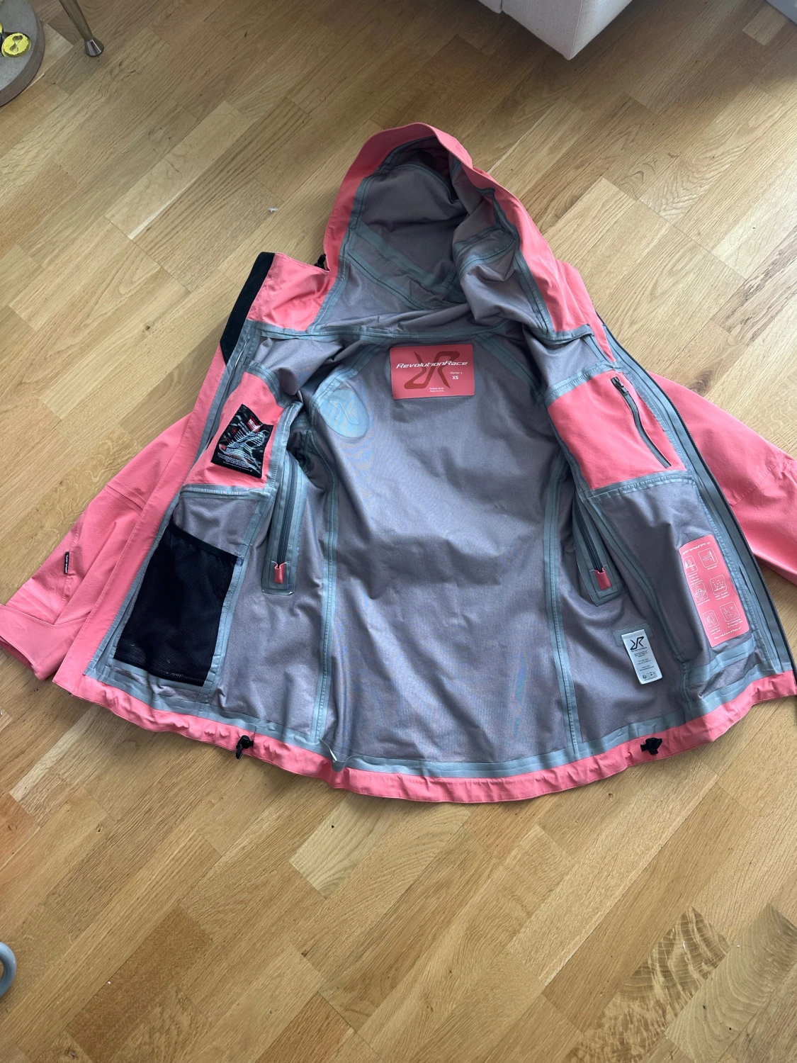 Rosa vindjacka från RevolutionRace - 1