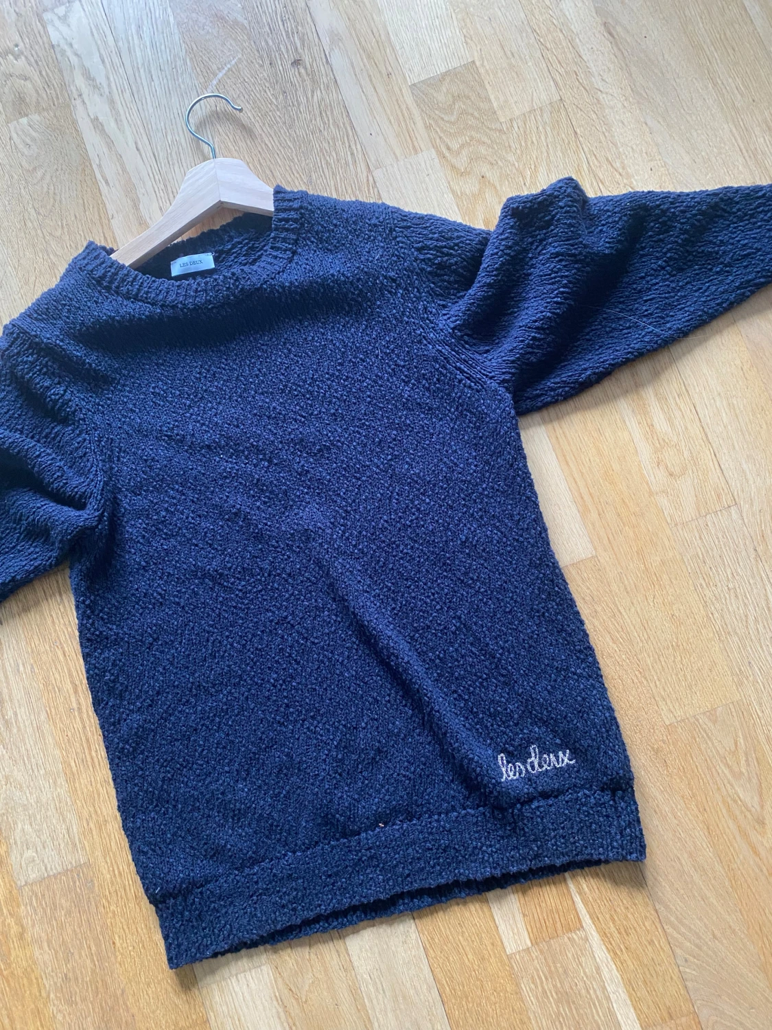 Marinblå stickad tröja Les Deux