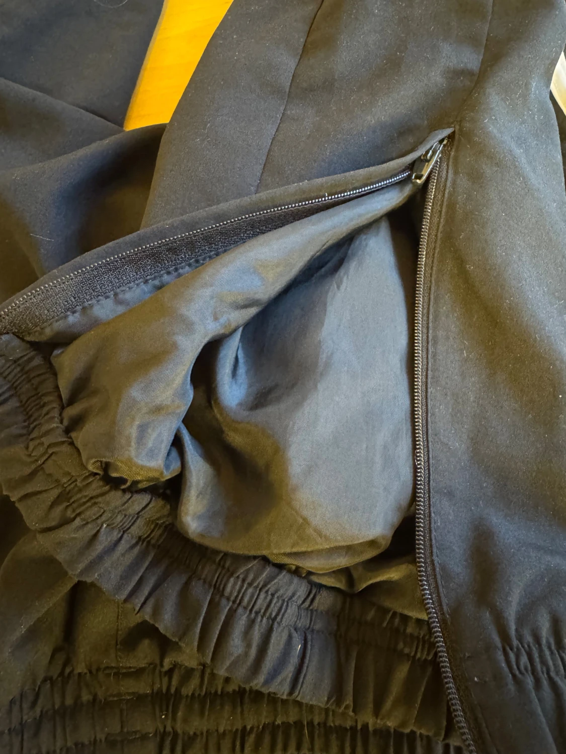 Svarta Adidas träningsbyxor/vindbyxor strl 152 barn - 3