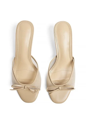 Söker!!! - Söker dessa klackskor från NA-KD i storlek 36🙌💘