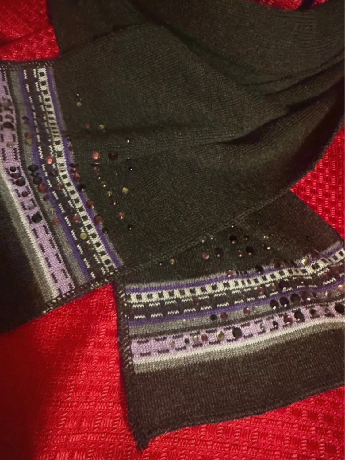 Svart stickad mössa & halsduk set 70%ull, 30% akryl..   - 4