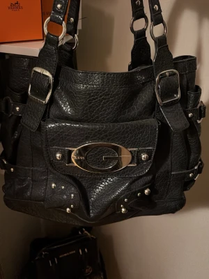 Guess väska - Skit snygg väska!