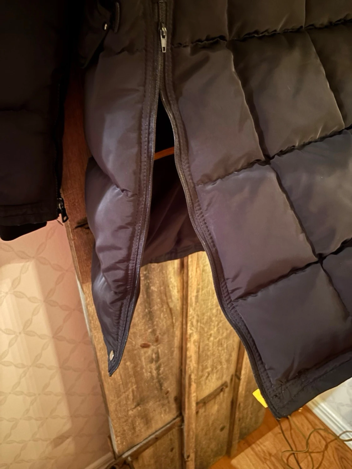 Svart lång dunjacka med päls, från Blonde no. 8 - 3