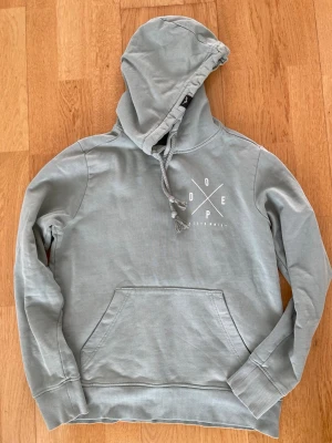 DOPE hoodie - DOPE hoodie - mintgrön/ljusgrön Storlek S Liten i storlek, mer som XS. Använd under skidveckorna.