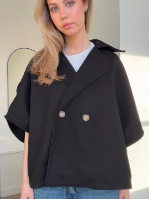 Svart Cape/kappa - Så himla fin cape!!🤍🤍