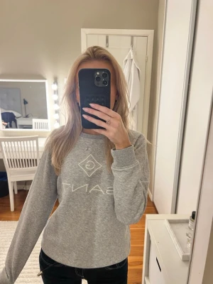 Gant tröja - En grå gant tröja i bra skick. Den är i storlek 158/164 men passar som en XS.