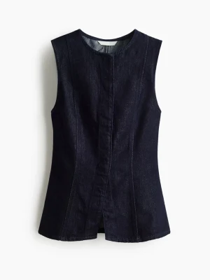 Jeans tröja  - Säljer min helt nya jeans tröja då den var lite för liten för mig. Jätte fin på och kan användas både festligt men även vardagligt. Skriv om man har frågor, annars tryck bara på köp nu 🤗