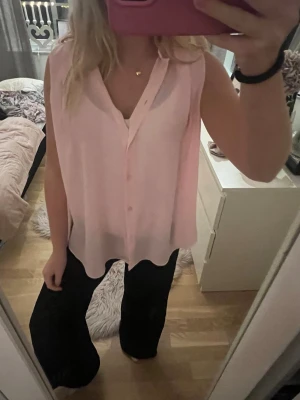 Söt blus från H&M - Supersöt ljusrosa blus från H&M pris kan diskuteras💕