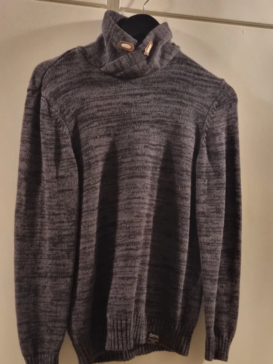 Grå stickadröja från H&M  - 1