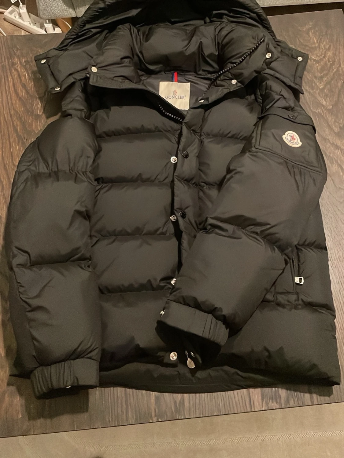 Svart Moncler vezere