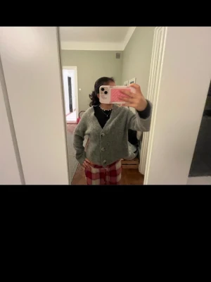 Grå kofta - Säljer en mysig grå kofta från HM💕 