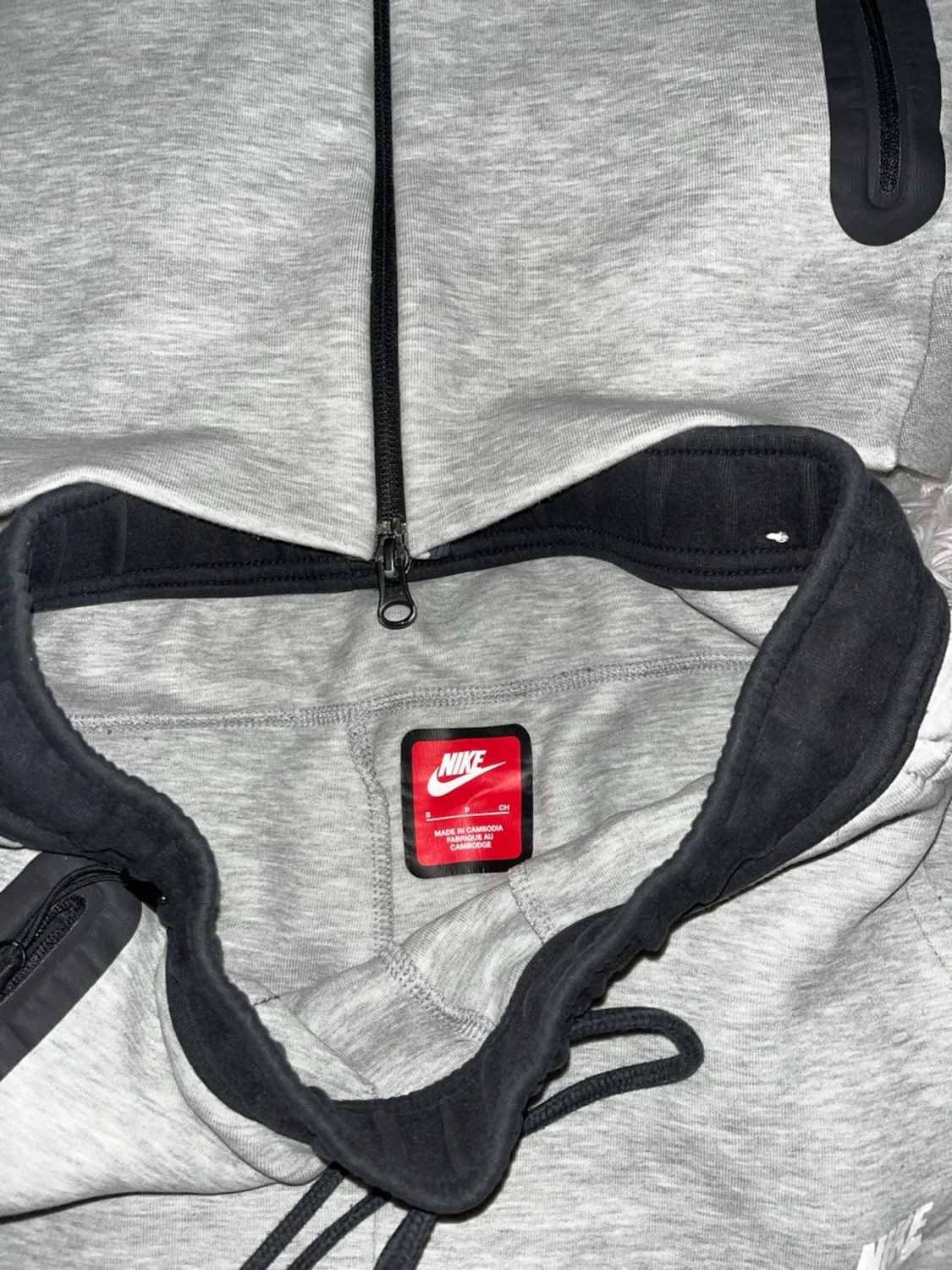 Nike grå och svarta mjukisbyxor S - 1