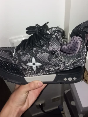 L*v skates - Skorna är "äkta", har användt de 1 gång och kommer me kvitto osv