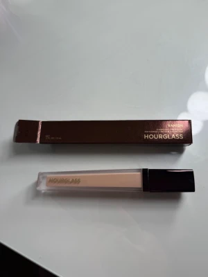 Hourglass Concealer Apricot - Hourglass Vanish Airbrush Concealer i färgen ”Apricot” Helt ny men testad på hand🩷