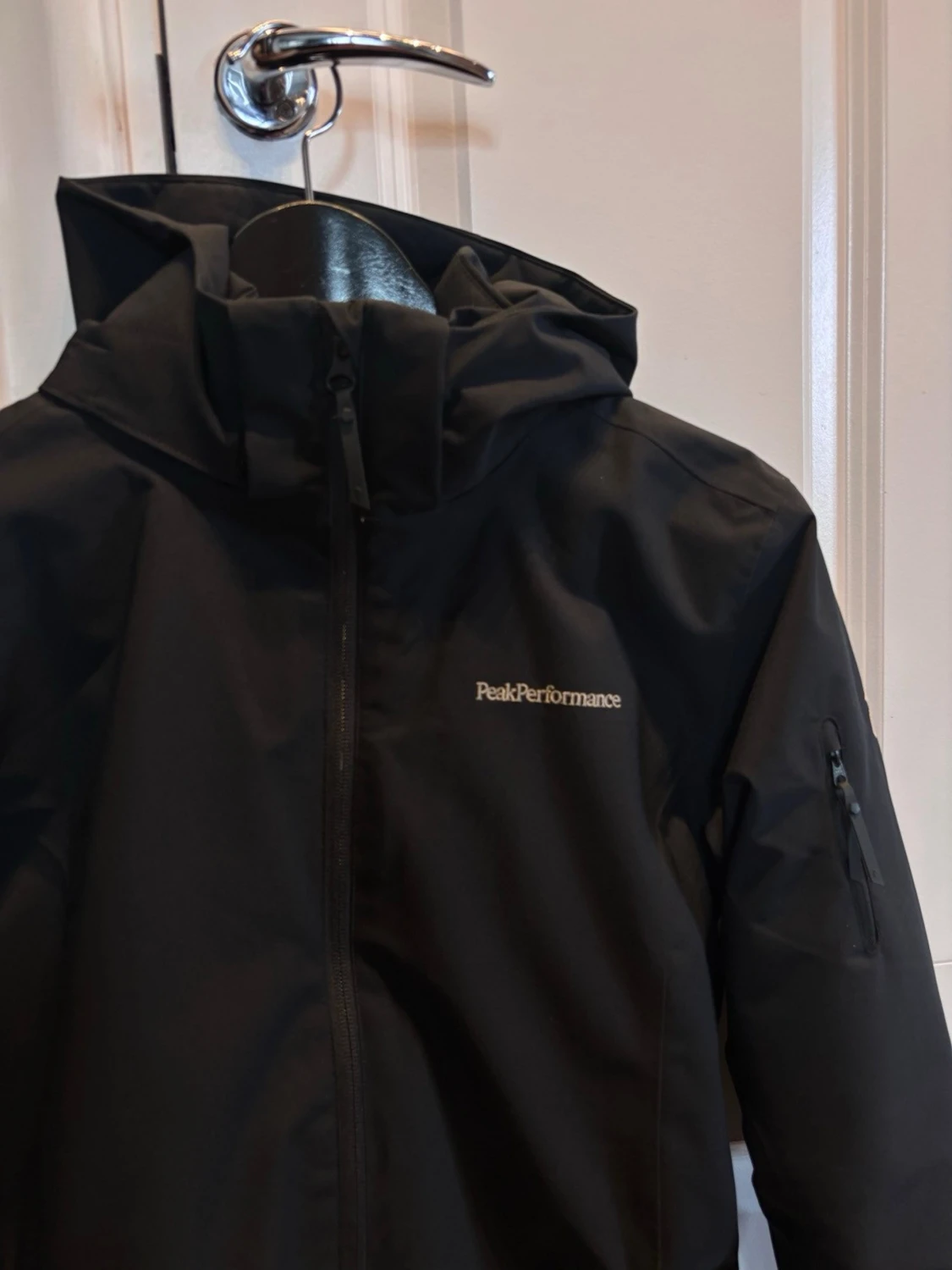 Svart jacka Peak Performance - 1