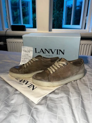 Lanvins Skor - Lanvins med allt orginal | Skick: skorna är i allmänt fint skick förutom lite slitage på captoen 