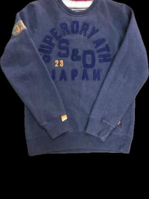 Superdry - Säljer en vintage superdry tröja i  Fint skick Skick: 9,5/10🧮  Inkluderat: inget ingår!♦️  Pris: 570 kr ej hugget i sten🎗️  Storlek: S ♣️  Snabbaffär = priset sänks-SERIÖSA BUD🔓