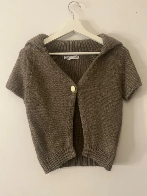 Kofta från Zara  - Söt kofta från Zara storlek S, mycket bra skick💕