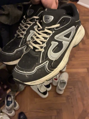 Skor - Skicka ett meddelande vid intresse för mer info