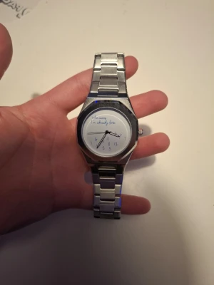 Rolig Klocka inspererad av R0lex - Säljer nu denna snygga, stilrena och roliga klocka inspererad av Rolexs sådana design, kommer med extra länkar. Priset är självklart diskuterbart 🙂