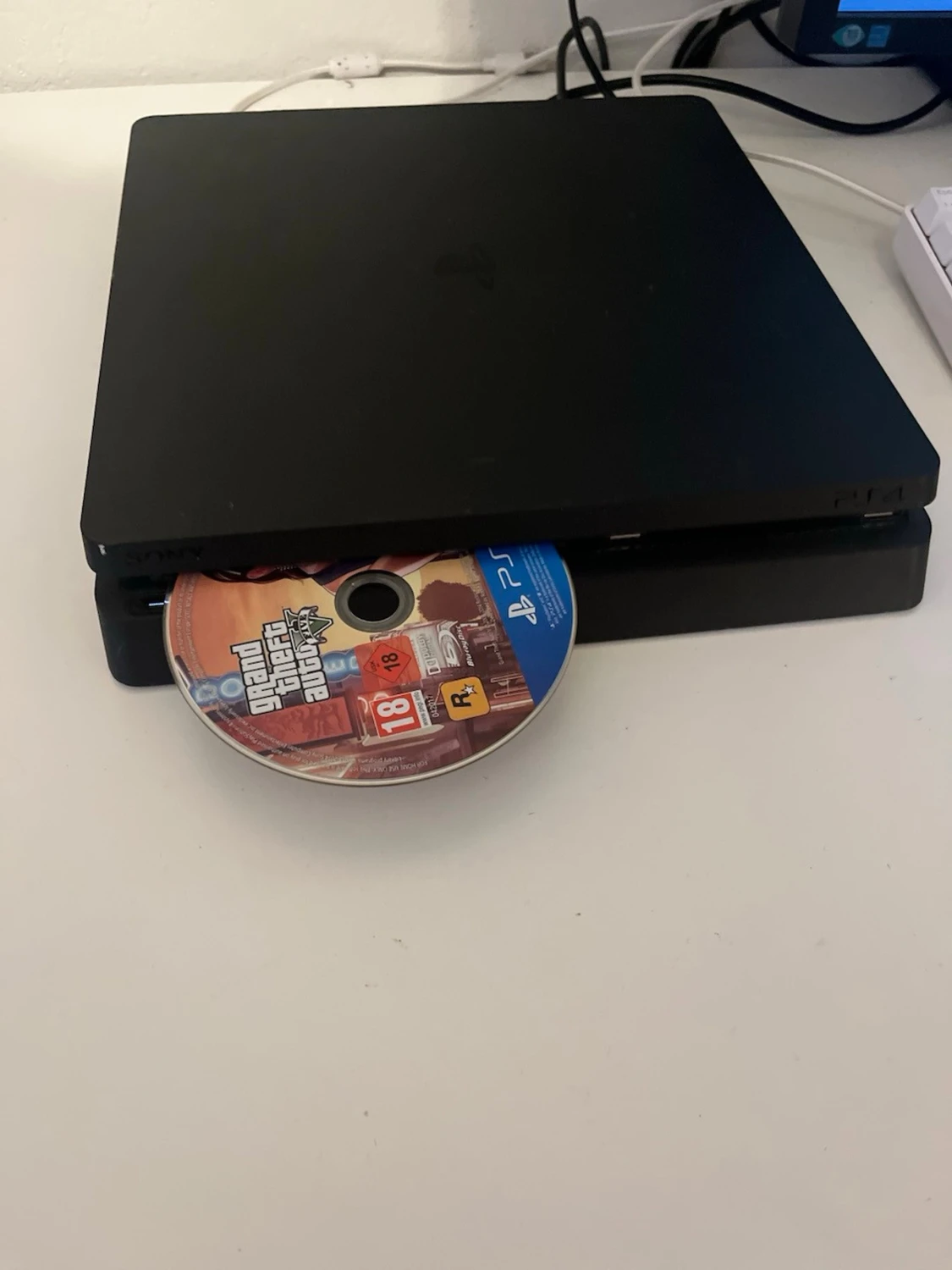 PlayStation 4 Slim svart spelkonsol - 3