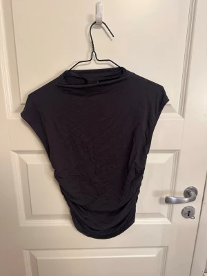 Grå tröja - Mycket fint skick. Pris kan diskuteras