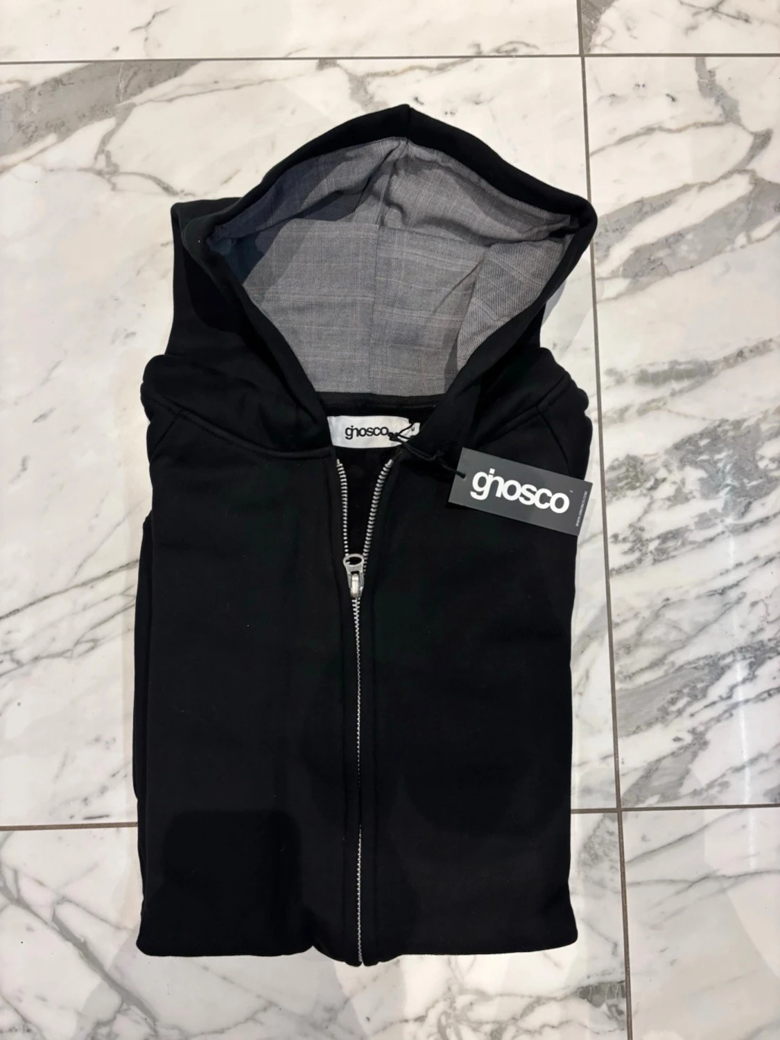 Svart hoodie med dragkedja 