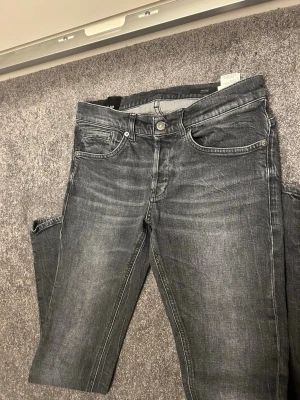 Dondup jeans man - Dondup jeans George storlek 32, sitter som typ 30,29. Mycket bra skick. Pris går att diskutera!