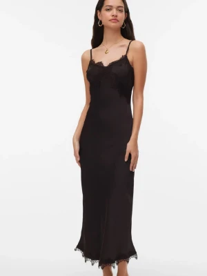 SITTNINGS/FESTKLÄNNING - Säljer denna superfina klänningen ifrån Vero Moda, aldrig använd då jag använde den andra istället 🫰🏻 Choklad/mörkbrun med snygga spetsdetaljer!!!