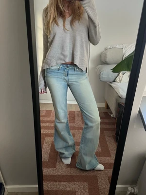 Bootcut jeans  - Supersnygga långa bootcut jeans från Wrangler. 26x34, jag är 172