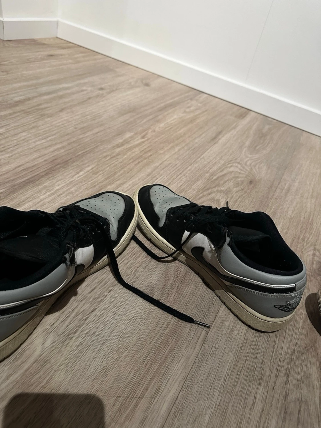 Nike Jordan 1 Low svart/grå sneakers - 1