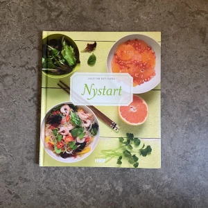 Nystart - Fräscha och inspirerande recept för dig som vill kickstarta en hälsosam livsstil! Färgglada sallader, frukt och lätta rätter som passar perfekt för unga vuxna som vill äta gott och må bra.