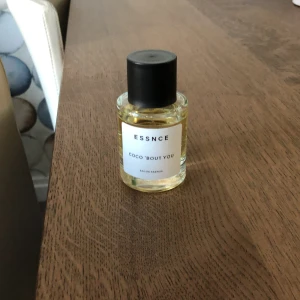 ESSNCE Coco 'Bout You Eau de Parfum - Parfymflaska från ESSNCE med doften Coco 'Bout You. Se bilder för mängd