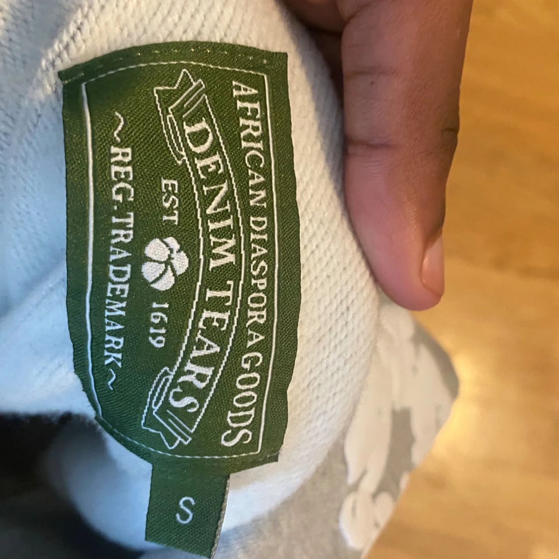 Grå hoodie med vita blommor från Denim Tears - 3