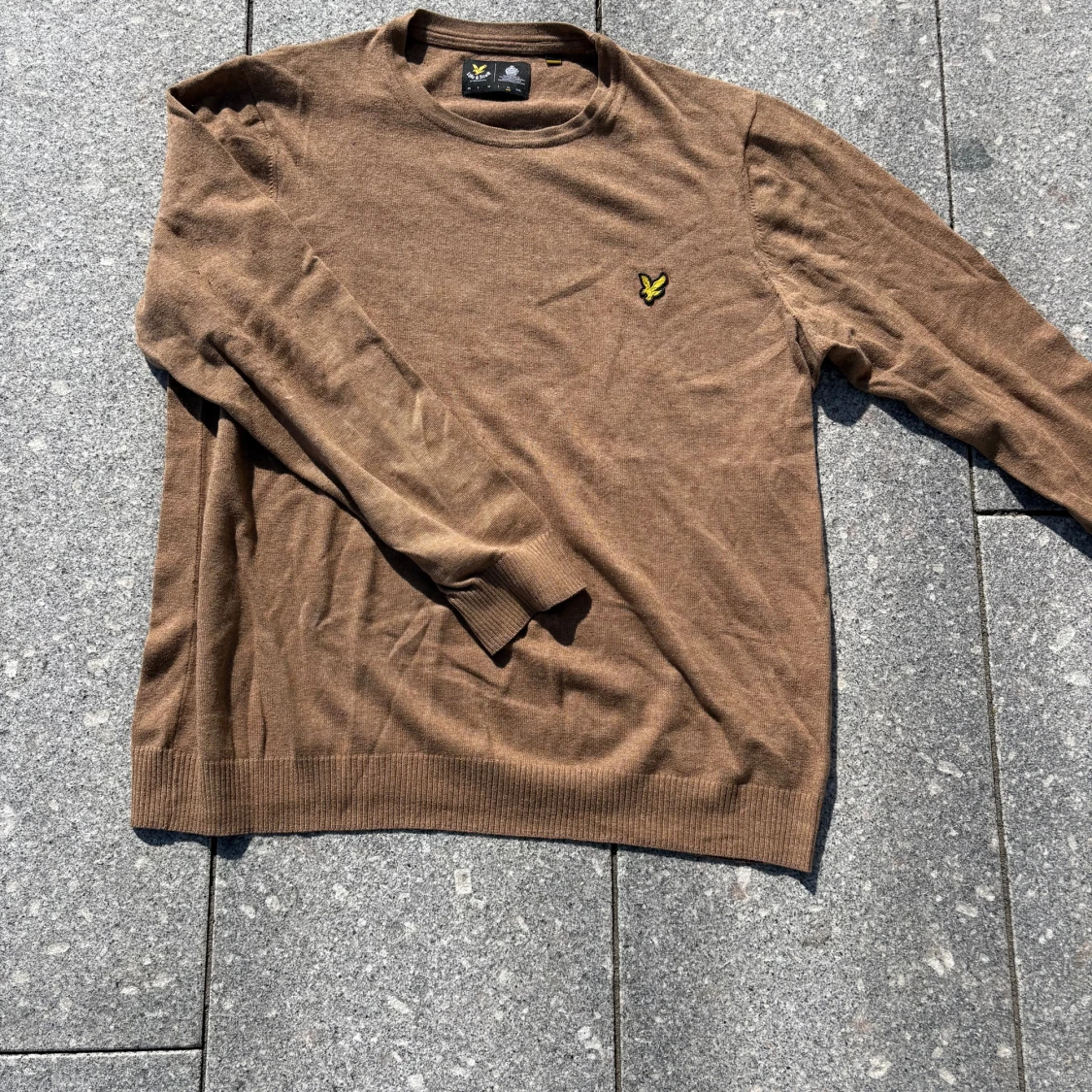 Brun stickad tröja från Lyle & Scott