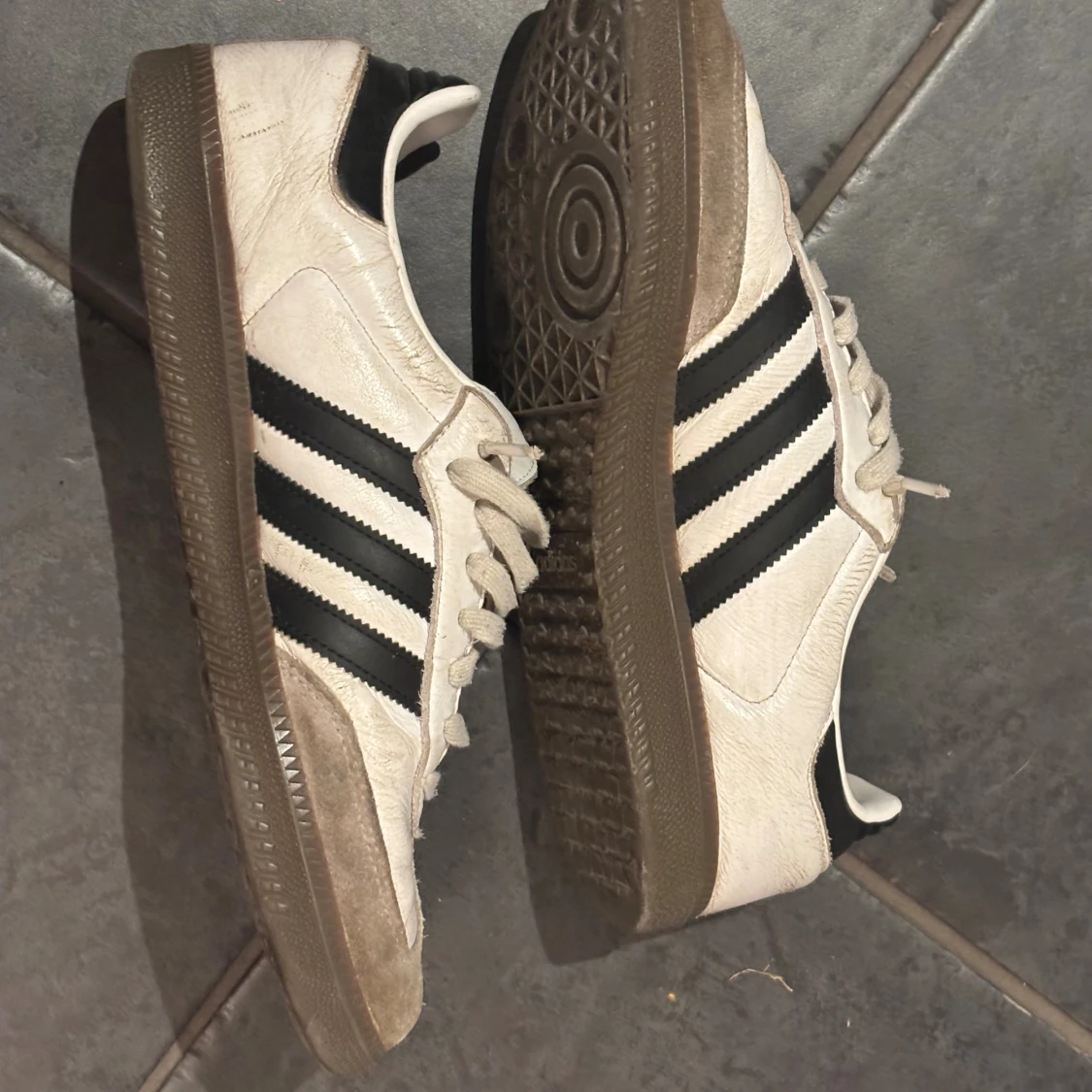 Adidas Samba vita och svarta sneakers - 3