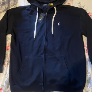 Polo Ralph tröja - Helt ny tröja från Ralph Lauren tag🏷️sitter fortfarande på, står storlek 3XL men passar som XL 