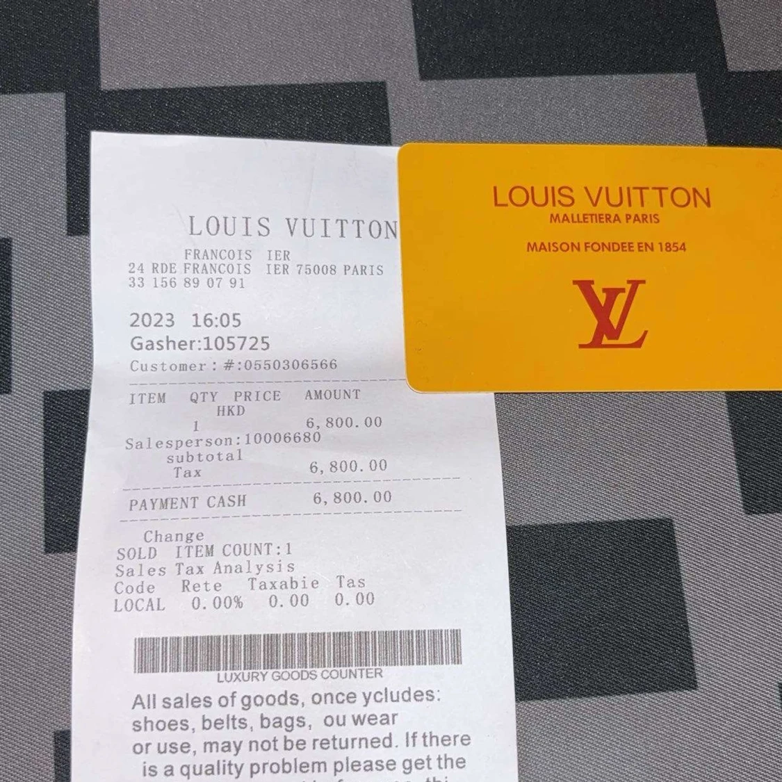 Svart Louis Vuitton bälte med LV-spänne