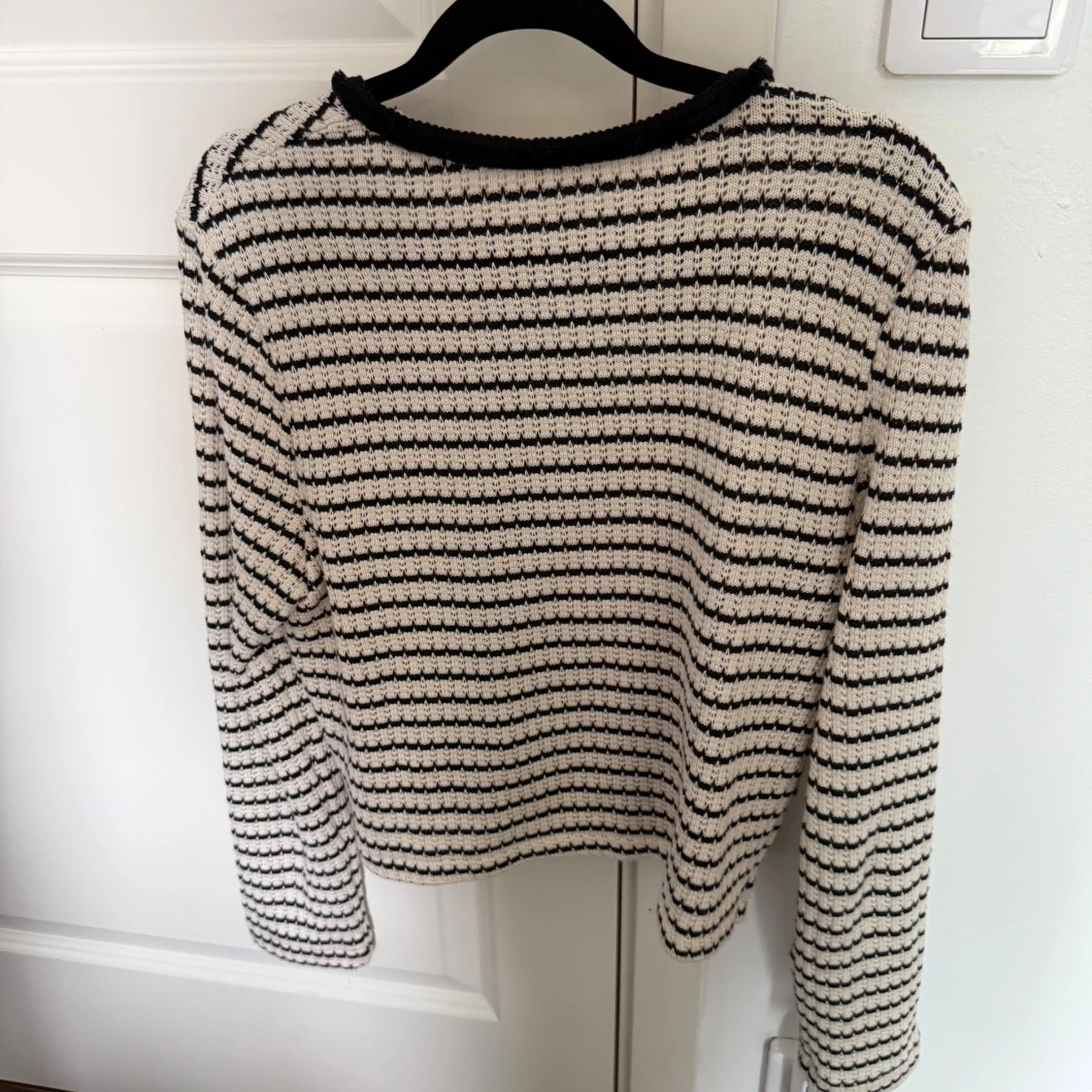 Randig kofta från H&M med gulddetaljer - 2