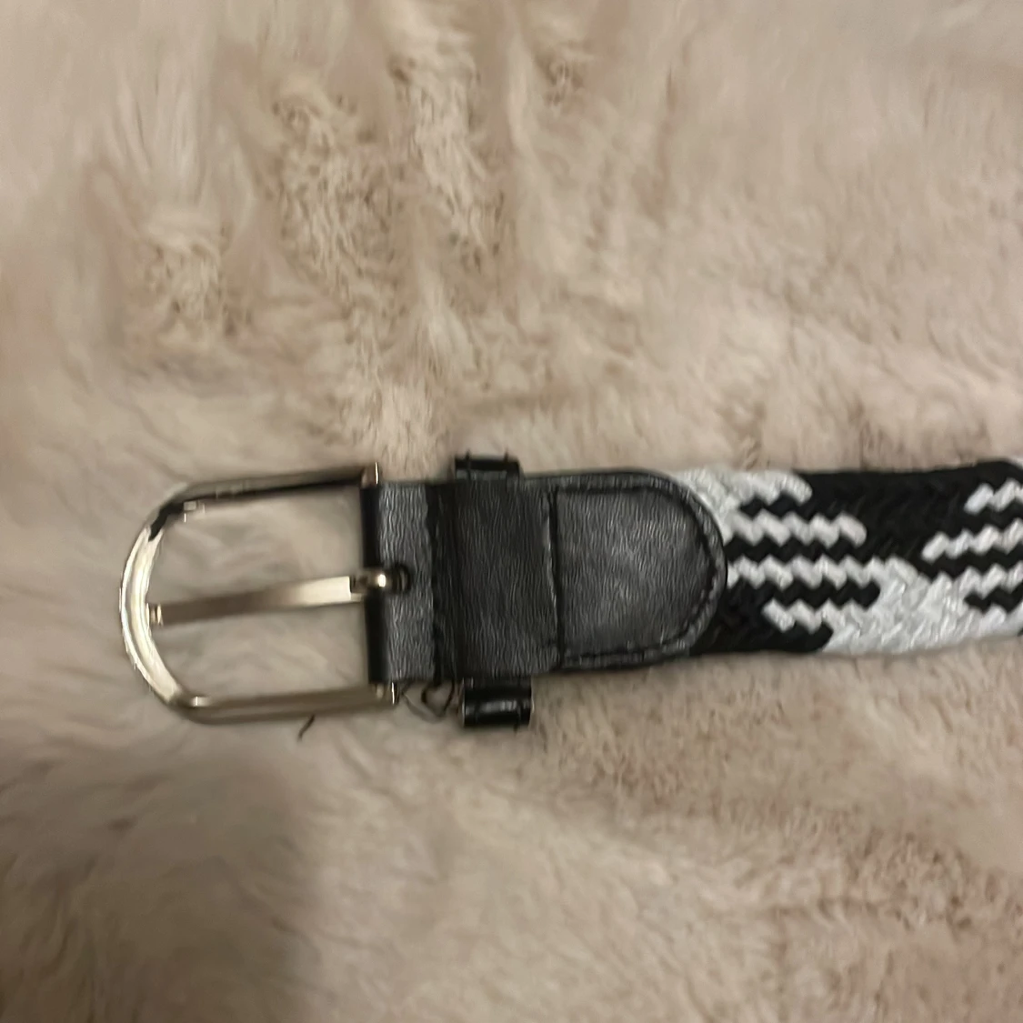 Svartvitt randigt flätat bälte - 1