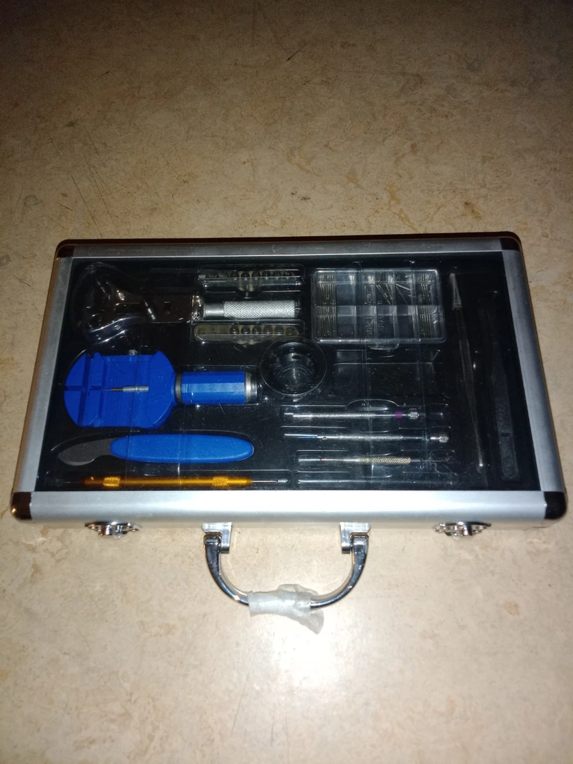 Verktygslåda med diverse verktyg 