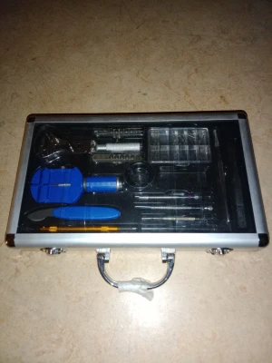 Verktygslåda med diverse verktyg  -  Säljer en del verktyg, då jag inte behöver dem längre 