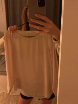 Ljusrosa blus - Såååå fin ljusrosa blus från Filippa K som tyvärr inte används längre. Stl Xs men skulle säga att den sitter som en S. Kontakta mig vid fler frågor eller vid intresse!💕