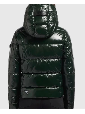 Mörkgrön pufferjacka från khujo - Snygg mörkgrön pufferjacka från khujo med glansig finish. Jackan har huva med snörning, dragkedja framtill och två fickor med dragkedja. Köpt för 1800kr. Säljer då den inte kommer till användning. Storlek xs. Pris går att diskutera!