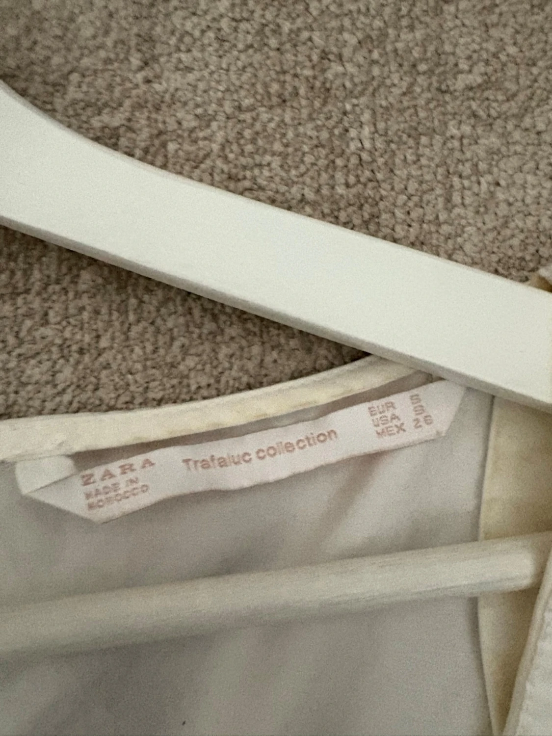 Vit blus med volang från Zara - 1