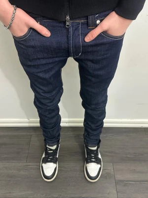 Dondup jeans - Mörkblå dondup Slim - W30 - Skick 9/10 - Nypris 3000kr - Hör av er vid minsta fundering!