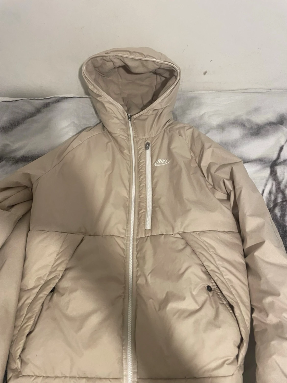 Beige Nike pufferjacka Therma-Fit - 1